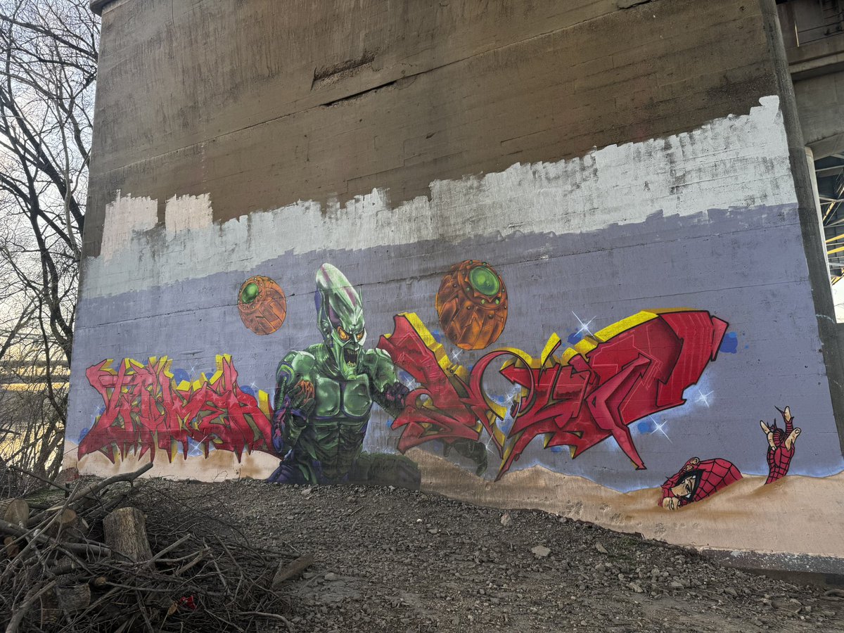 KrisCustoms tweet media