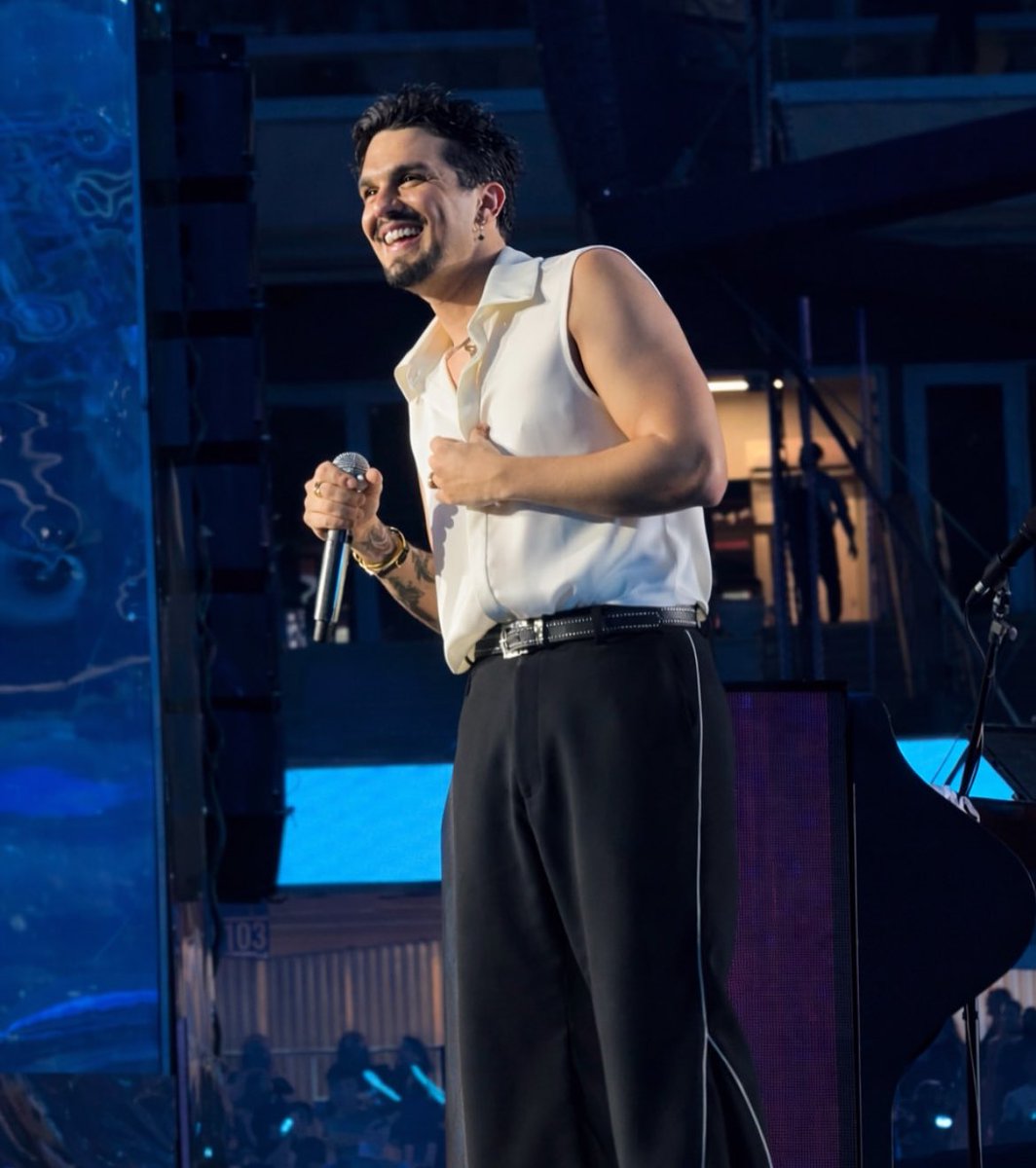 luansnovidade's tweet photo. coisa mais linda! mais cliques do Luan ontem em Belo Horizonte. https://t.co/Ww9x6Z8xUH