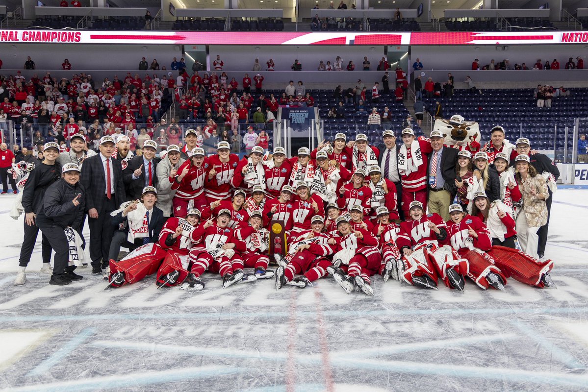 Wisconsin Hockey tweet media