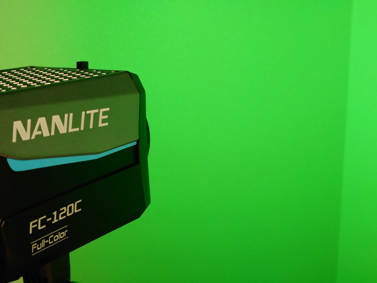 nyankodama's tweet image. NANLITE FC-120C(full color)のチェック
基本操作はスマホで行うのでかなり楽に出来る。
バッテリーはPD対応。
AC電源付。
ベースのライトにコレが使えれば、ストロボと併用して凄い使えるかも。
バルーンとか使うのがベストかな。
#NANLITE #LEDライト