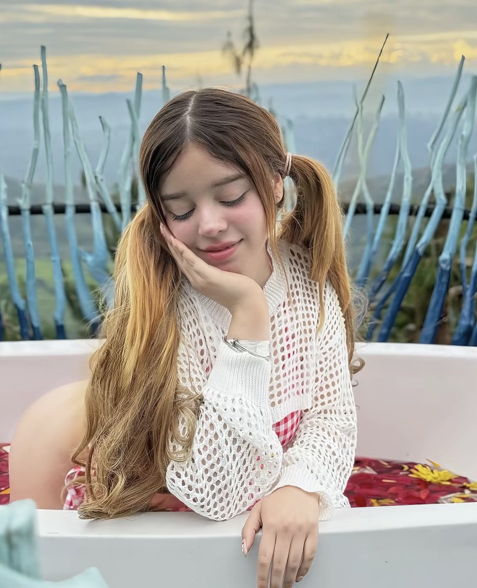 Sarah Sophia tweet media