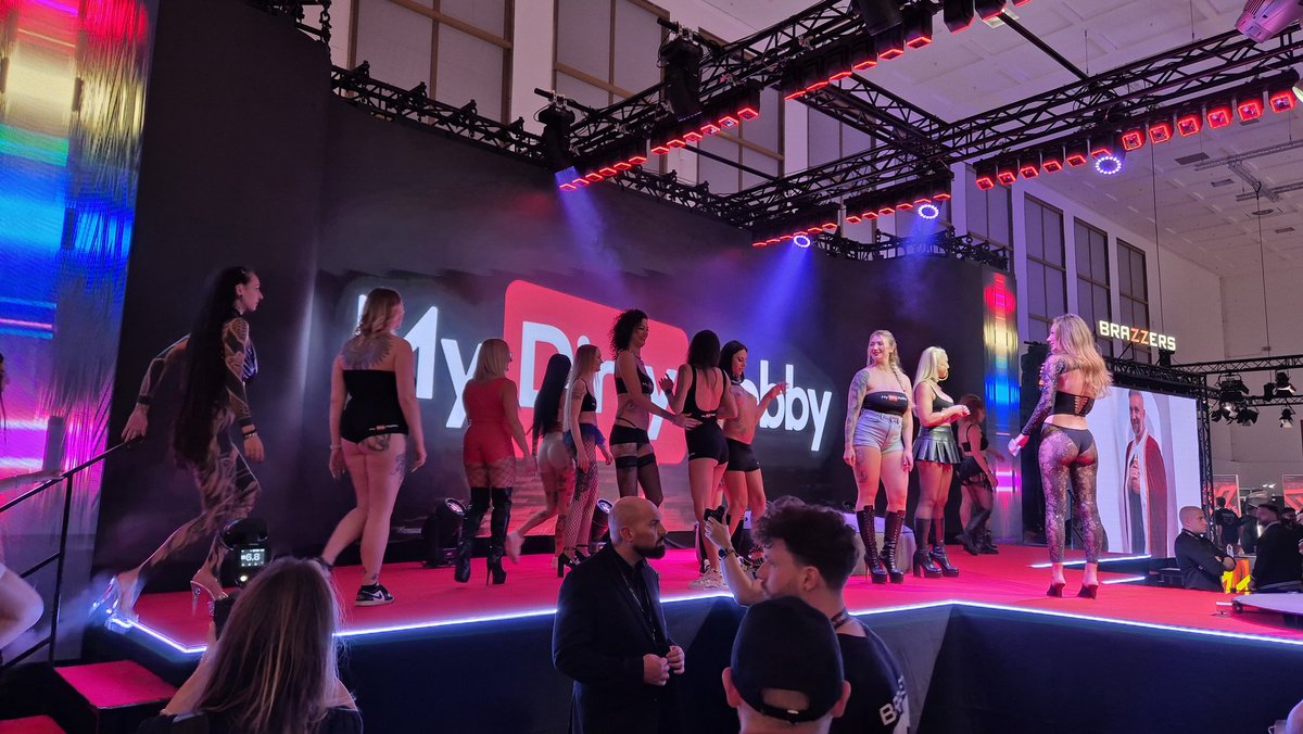 Chris Hard tweet media