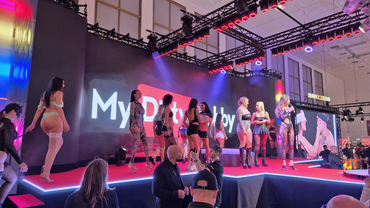 Chris Hard tweet media