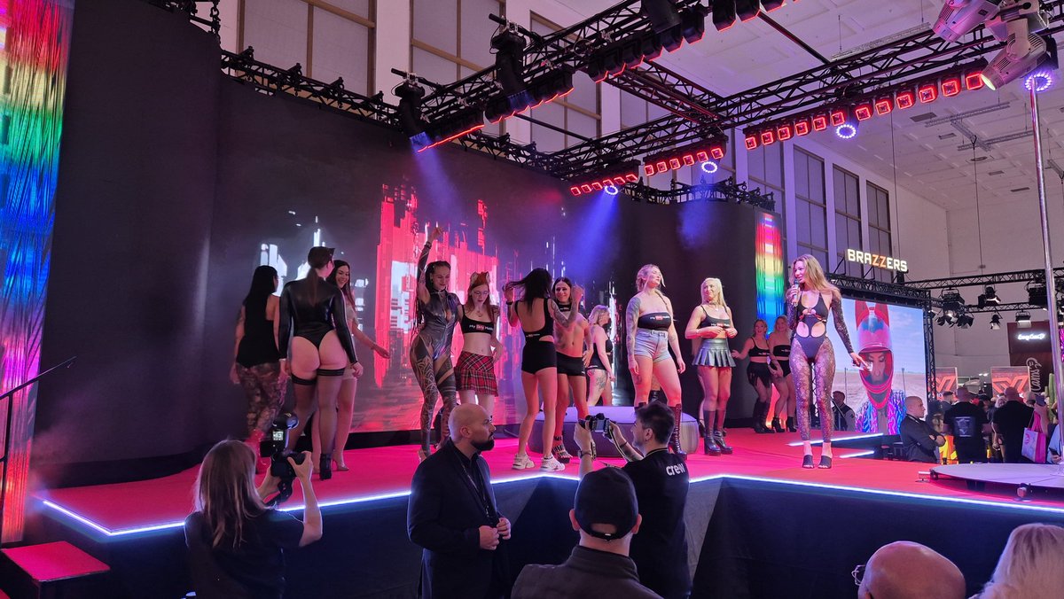 Chris Hard tweet media