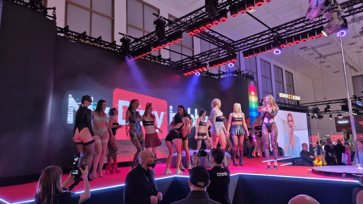 Chris Hard tweet media