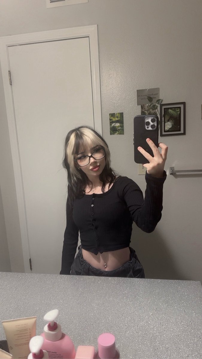 𝜗𝜚 bree tweet media