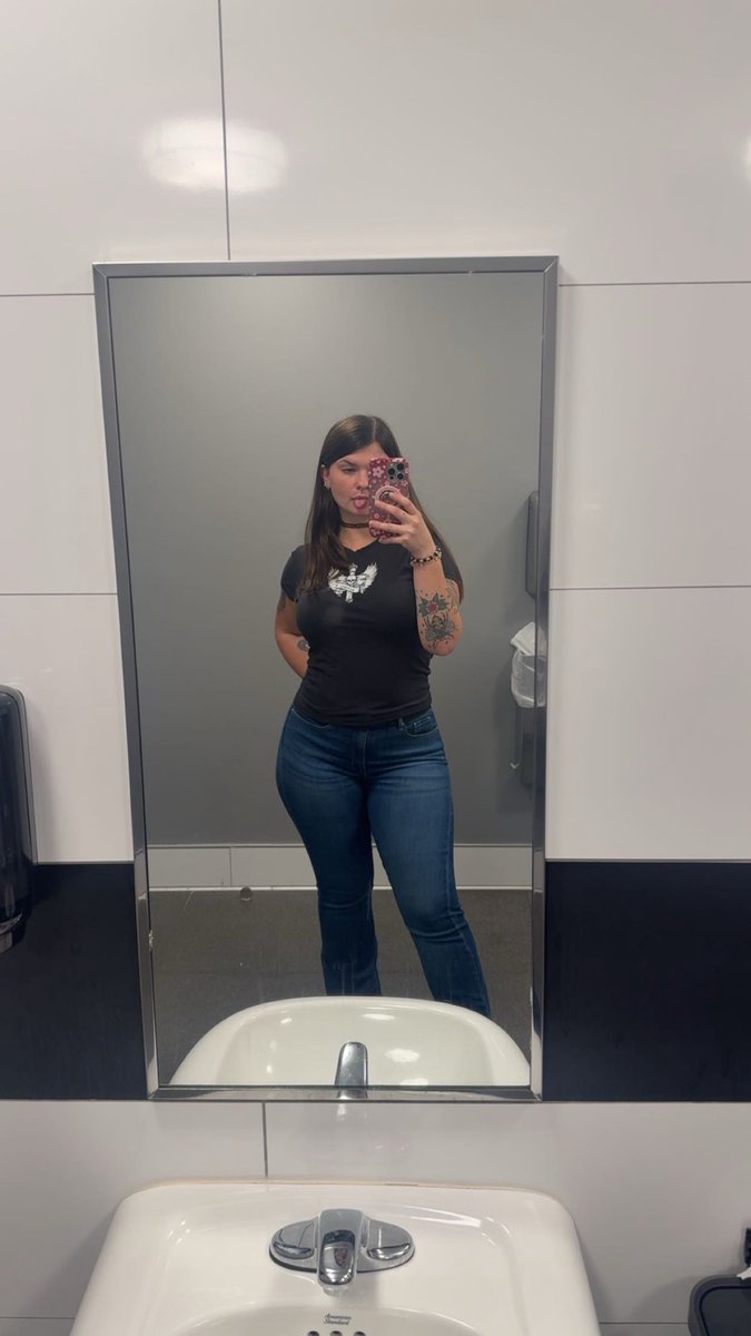 caleighh tweet media