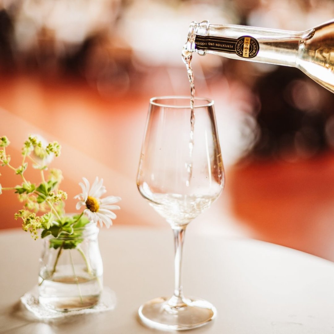 𝐈𝐭 𝐒𝐭𝐚𝐫𝐭𝐬 𝐒𝐮𝐛𝐭𝐥𝐲
The shift is starting to happen.
Lighter pours. Brighter notes. A different kind of energy in the glass.

And then everything tastes different.

#ExperienceDelmosa #TerroirDriven #GrowerProducers #SpringPours #NonAlcoholicBeverages #NonAlcoholic