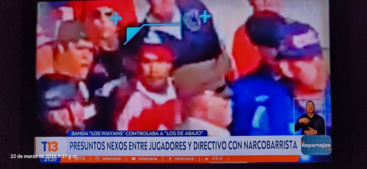 Insisto , las barras bravas del Colo, la U y otros equipos de fútbol están lideradas por bandas criminales y narcotraficantes .... los mismos que la ultra izquierda (PC, FA...) contrataron para el estallido delictual del 2019