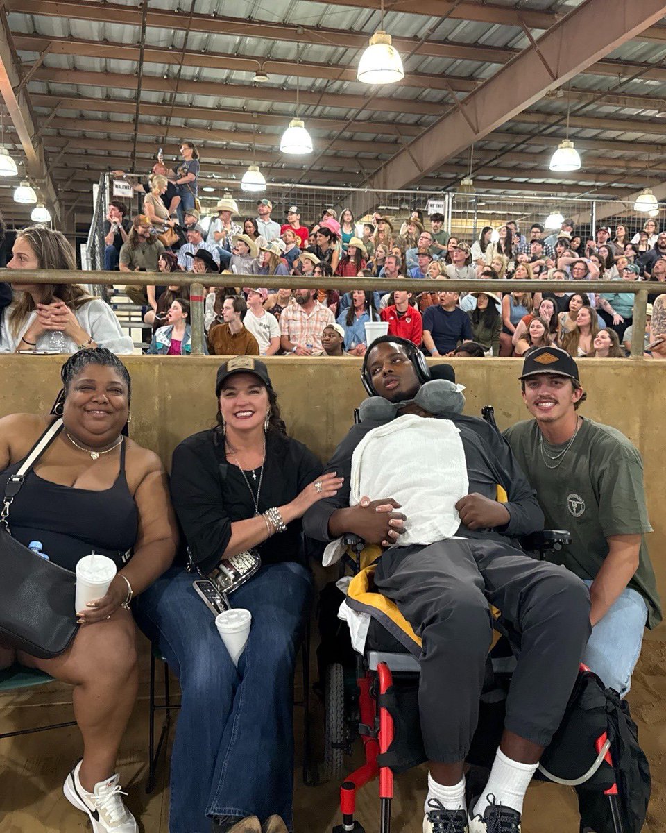 The Halo Standard ⚾️ tweet media