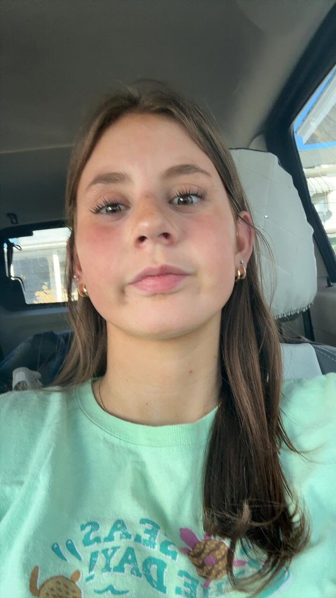 HaleyKissss's tweet photo. No filter… just a little attitude 😉 https://t.co/lVXqwou1d0