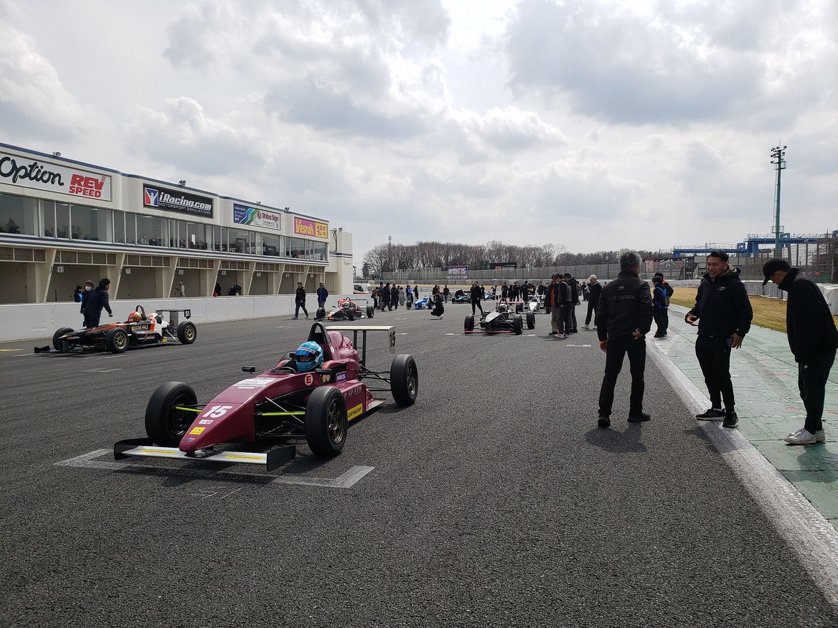 ArutoAida's tweet photo. スーパーFJ 筑波・富士 開幕戦
予選 1位（総合2位）
決勝 2位（総合3位）

予選は初ポール獲得。決勝はスタートで順位を落とし、そのまま抜き返すことができず2位で終えました。
悔しい。
次こそは優勝。
#ZAPSPEED
#SuperFJ
#スーパーFJ https://t.co/NHGcLK6fwq