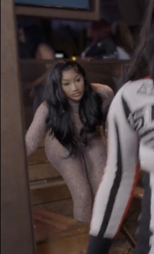 m_est_98's tweet image. No shade but does Janelle have any other wardrobe #BaddiesUSA #BaddiesUSAChapter1 #Baddies #ZeusNetwork