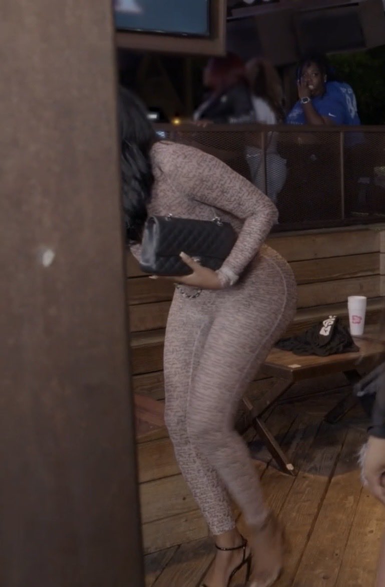 m_est_98's tweet image. No shade but does Janelle have any other wardrobe #BaddiesUSA #BaddiesUSAChapter1 #Baddies #ZeusNetwork