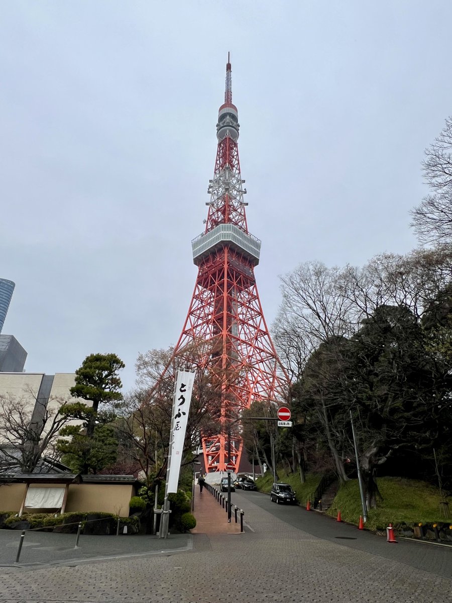 utae_mon's tweet photo. おはようございます🌸
#東京タワーで占います
フットタウン2階圖星さん、まもなく開店です！ https://t.co/RRwnGkRzaW