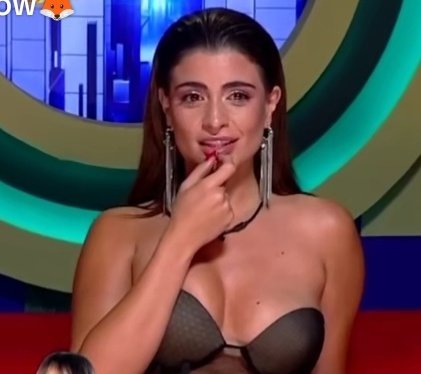 SALVAR JULIA 

NO ENTENDEIS DE REALITYS HAY Q APOYARLA Y MERECE QUEDARSE ELLA ESTA DANDO CONTENIDO Y ENCIMA SE ESTAN PASANDO CON ELLA NO PREMEIS A LOS BULLIES 

SALVAR JULIA 💖👑 #LCDLF6