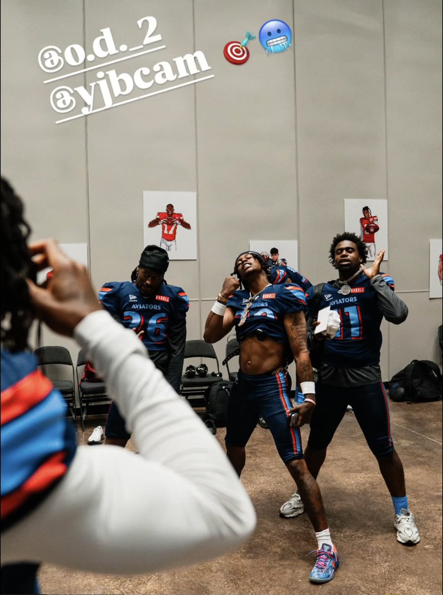 FamouslyGarnet's tweet photo. Former Gamecocks OD Fortune, Cam Smith, and ZaQuandre White suit up for their photoshoots with the UFL Columbus Aviators. 

||@togray14||@CoachSBeamer https://t.co/qqKIug7TCW