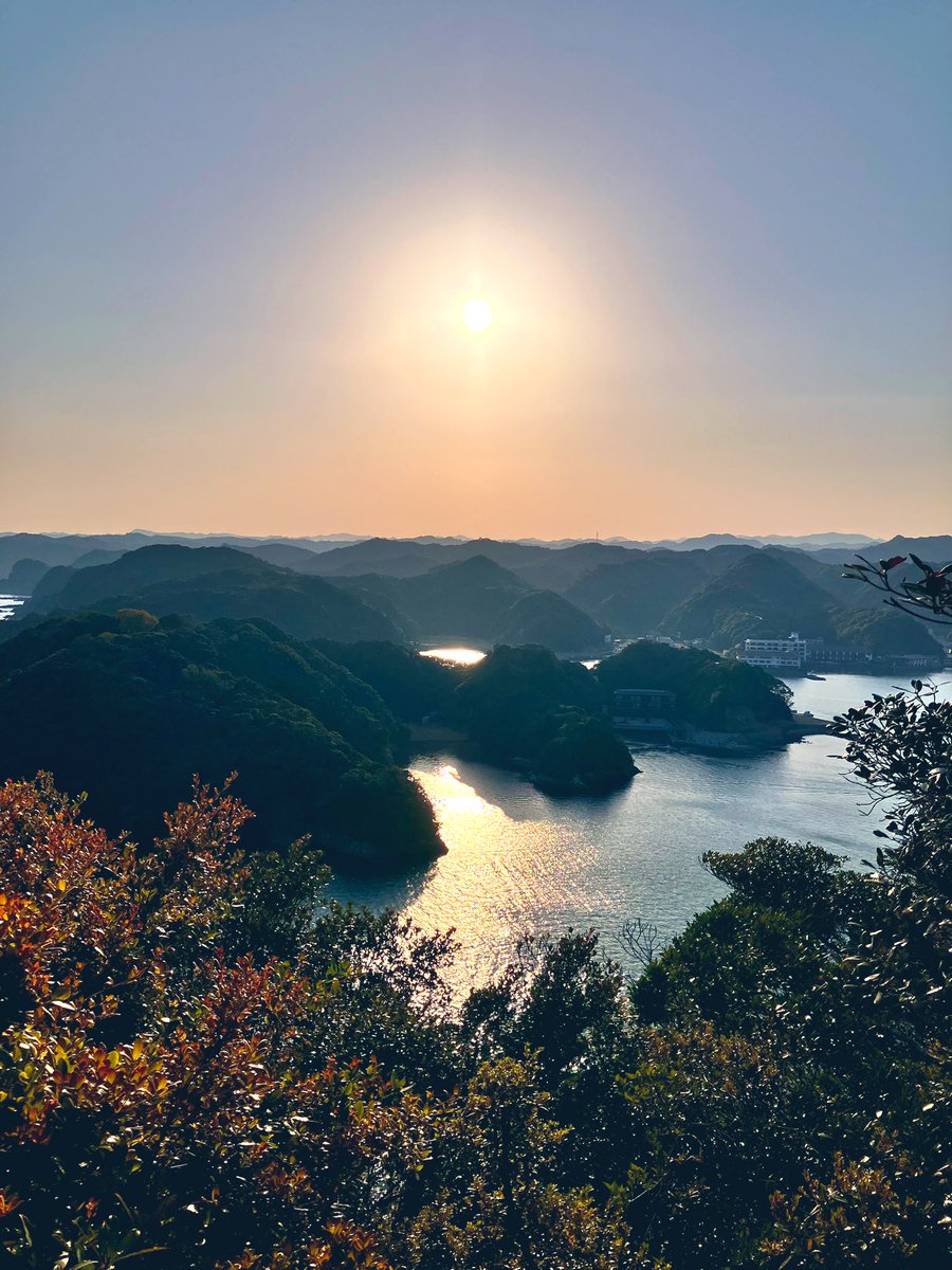 44naoko44's tweet photo. 蘇りの場、熊野
浄不浄に問わず、貴賤に関わらず、男女を問わず。

あまねく人々を受け入れてると信じられ、蘇りの祈りに満ちた場所
自然の雄大さに抱かれながら、
出会えた人との温かな交流かありました。

今日も健康で、さまざまな体験をいただけることにありがとうございます。 https://t.co/vCHgLxy1si