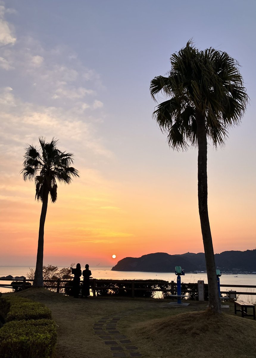 44naoko44's tweet photo. 蘇りの場、熊野
浄不浄に問わず、貴賤に関わらず、男女を問わず。

あまねく人々を受け入れてると信じられ、蘇りの祈りに満ちた場所
自然の雄大さに抱かれながら、
出会えた人との温かな交流かありました。

今日も健康で、さまざまな体験をいただけることにありがとうございます。 https://t.co/vCHgLxy1si