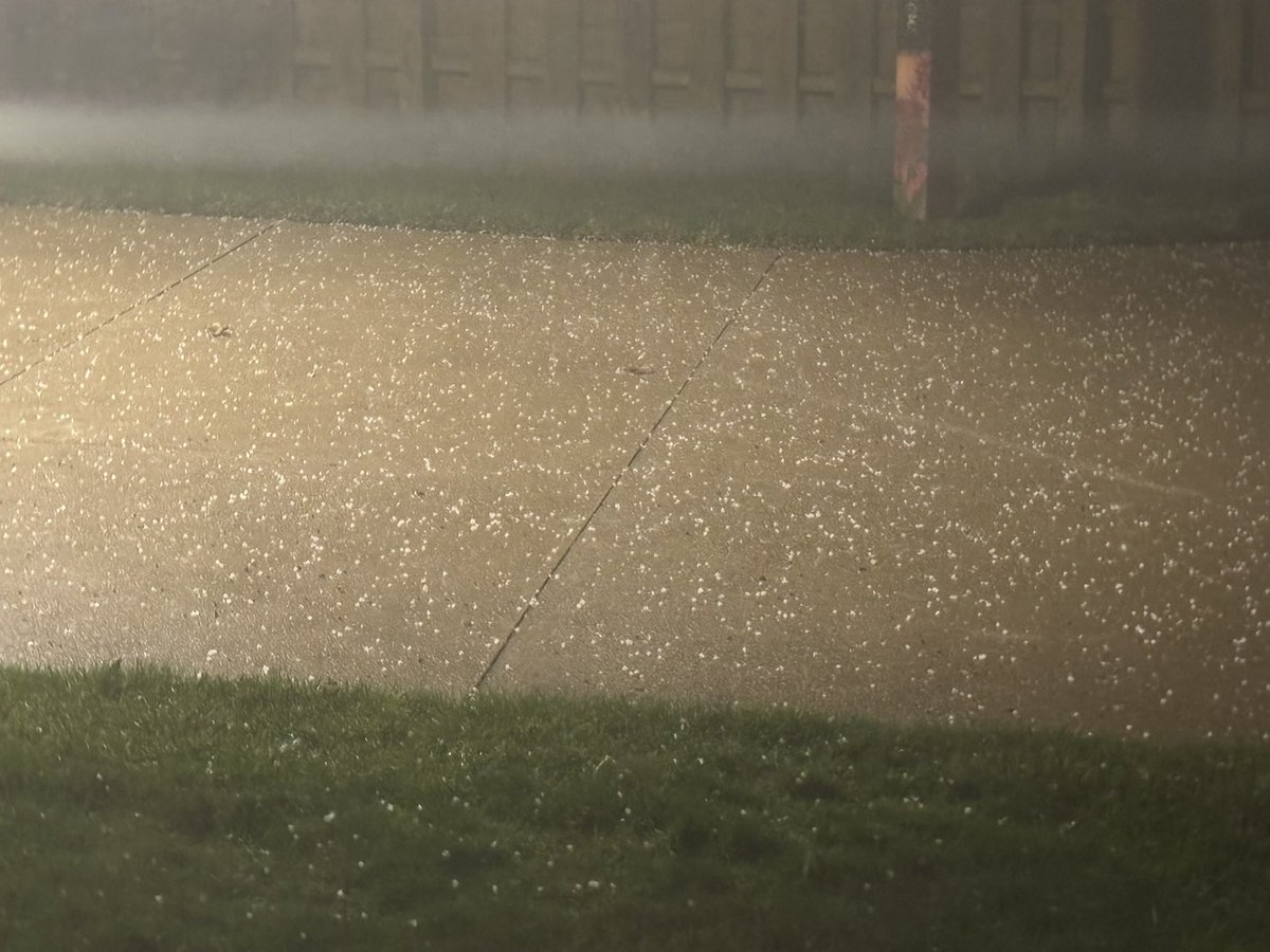 Mereth10's tweet photo. @BetsyKling pea size hail in Akron https://t.co/fTWJ0tp4p5