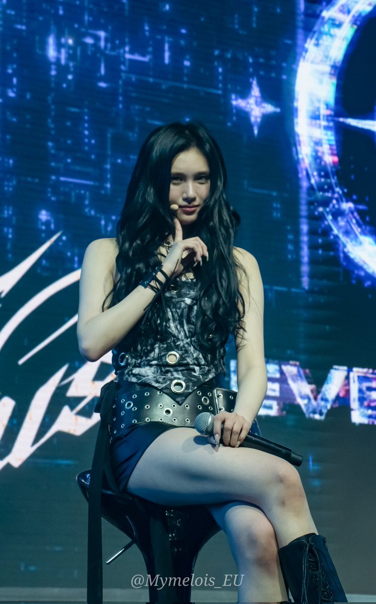 𝑅𝑎𝑑𝑖𝑎𝑛𝑡, 𝑌𝑅. tweet media