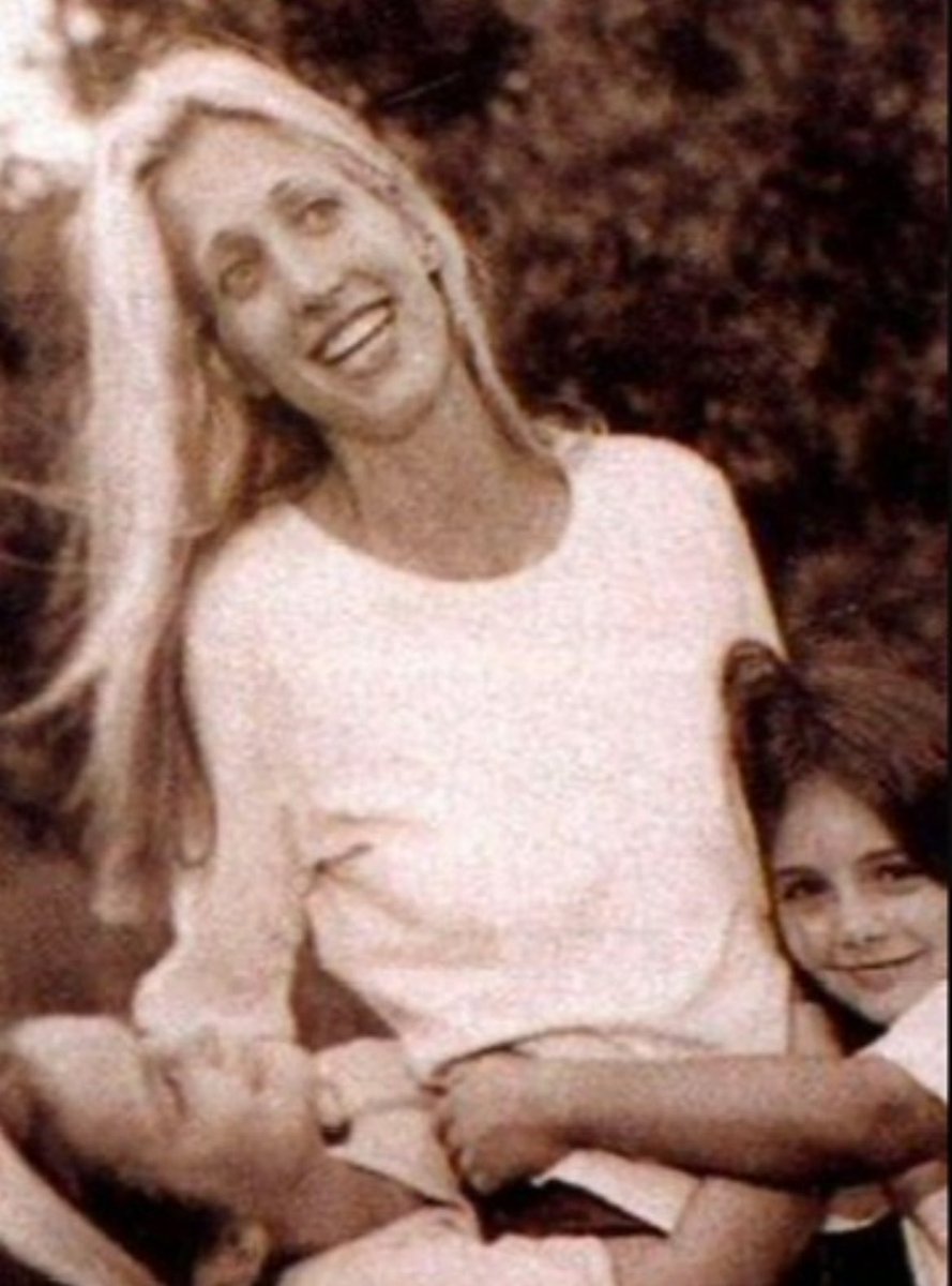 ًcaroline tweet media