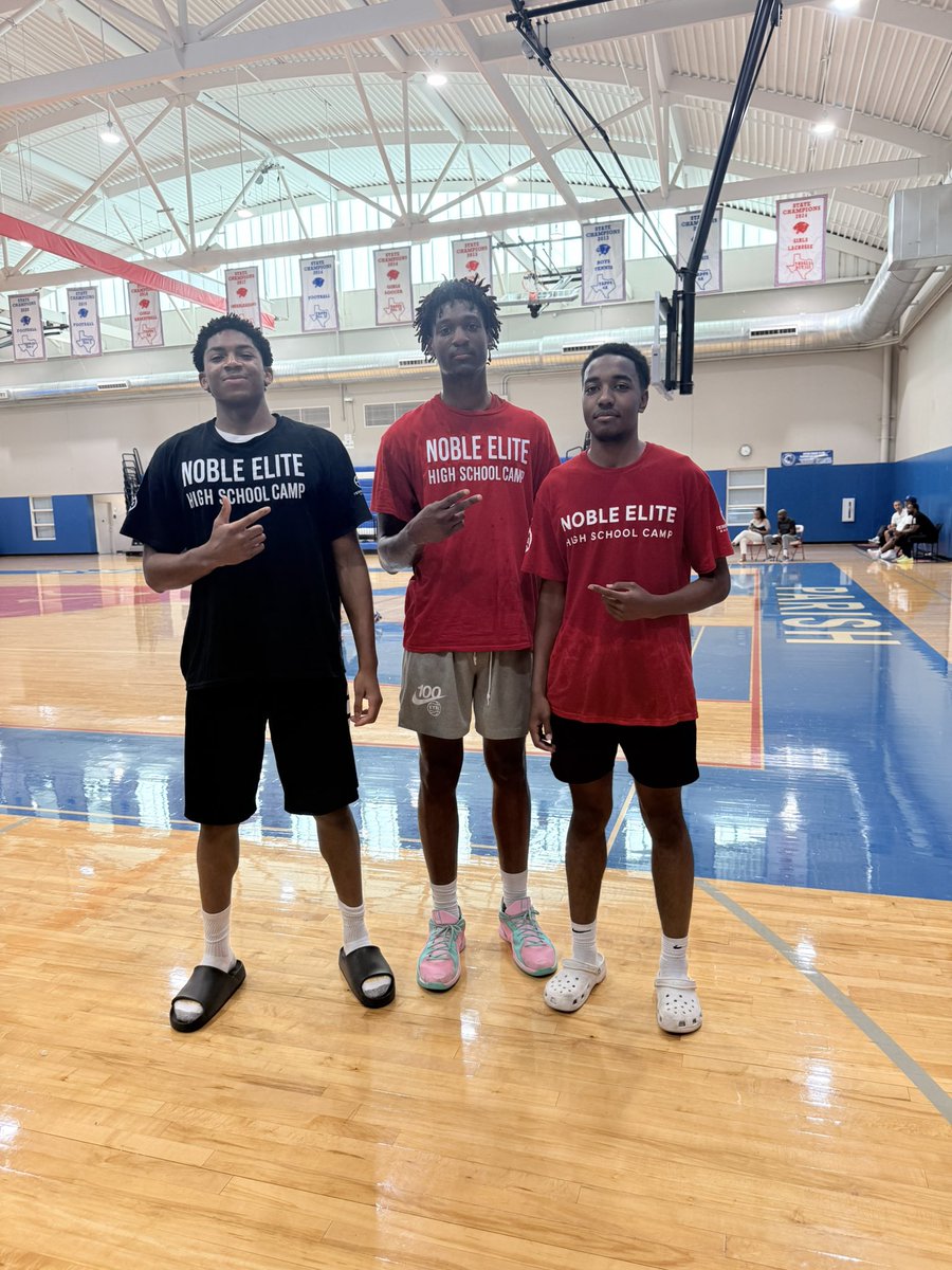 Ad8nis_'s tweet photo. Great work at the Noble Camp, great experience, and I got to see the guys! https://t.co/M1BA1ZqZVn