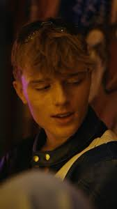 lani_issocool's tweet image. the first time nix held filips hand... #fix #sramhr