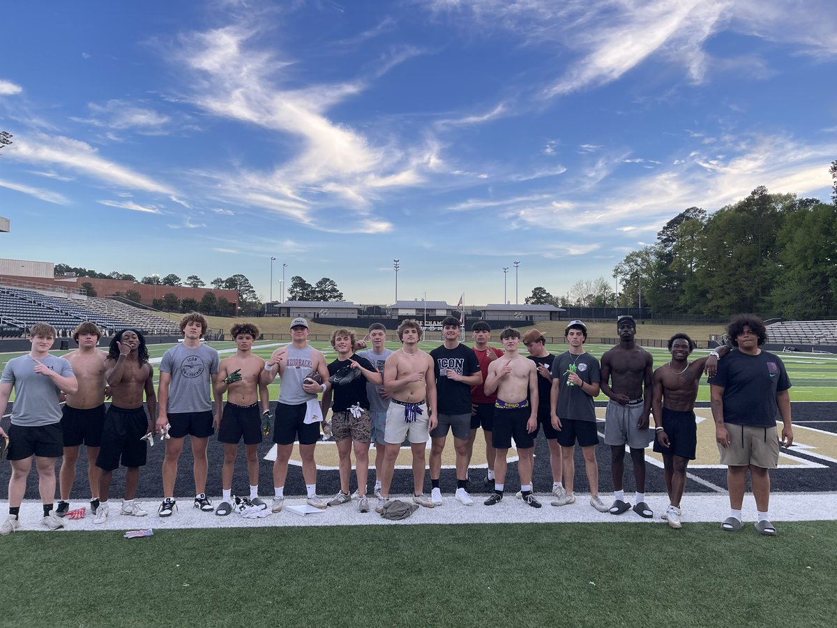 ColtYancey's tweet image. A little  7 on 7 work in as a team!! Getting ready for are big senior year!! #State #NoDaysOff
@jaivion_butler4 @pradamadejai @tylerprice2029 @Coach_JDarby @CoachYancey16 @kpatterson1235