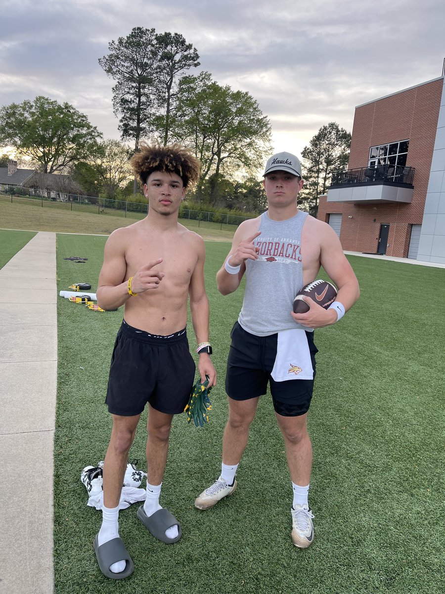 ColtYancey's tweet image. A little  7 on 7 work in as a team!! Getting ready for are big senior year!! #State #NoDaysOff
@jaivion_butler4 @pradamadejai @tylerprice2029 @Coach_JDarby @CoachYancey16 @kpatterson1235