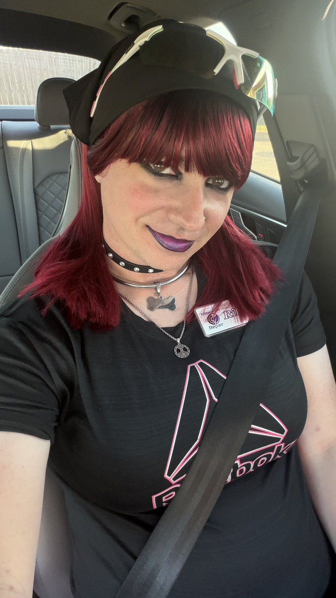 Riley_Rayne tweet media