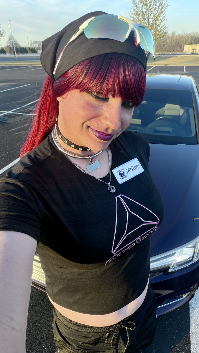 Riley_Rayne tweet media