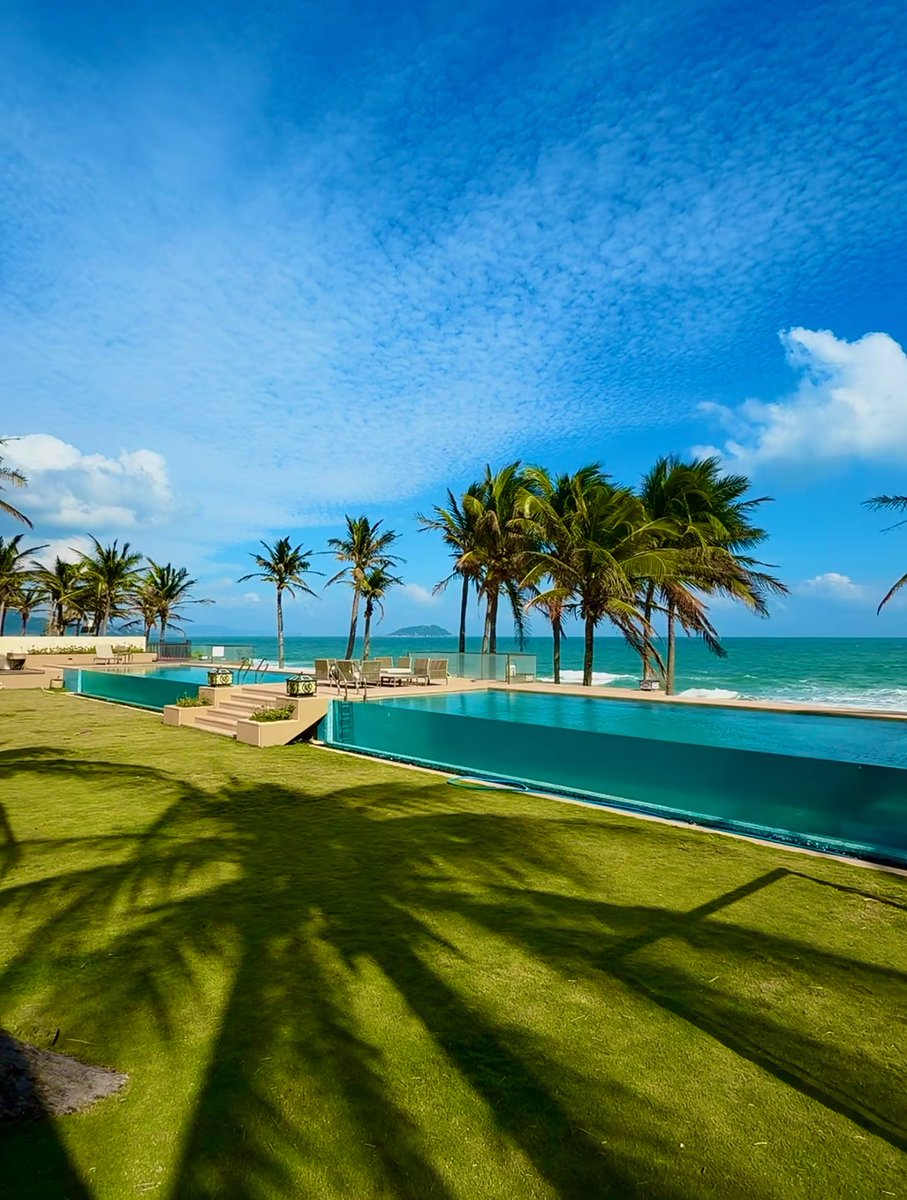 GoSanyaOfficial's tweet image. Endless blue skies and ocean views in Sanya 🌊☀️
Pure paradise vibes. #Sanya #BeachLife #OceanView #Paradise #VacationMode