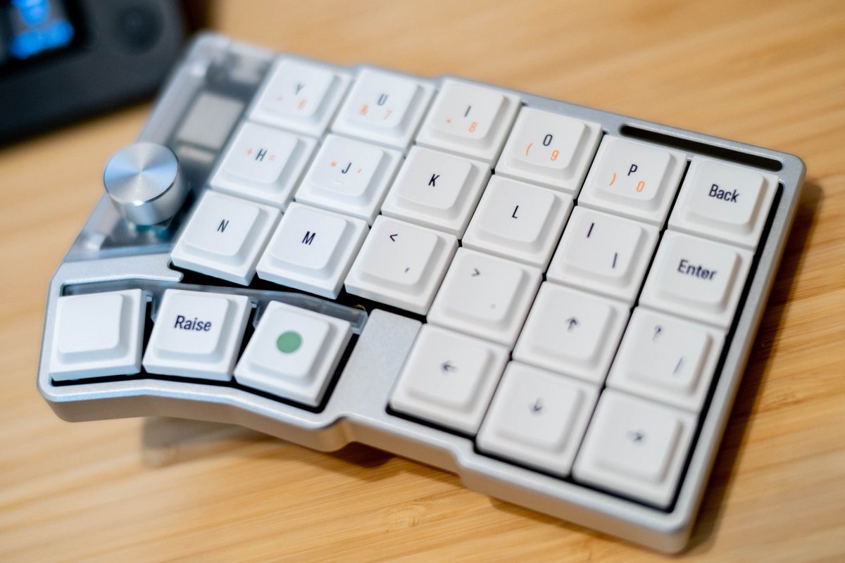 miya_Rec's tweet photo. 待つこと5週間、やっと来ました cornix 

全然なれないけど新しいガジェットで新しい価値観に触れて楽しい https://t.co/gqAquWVNOt