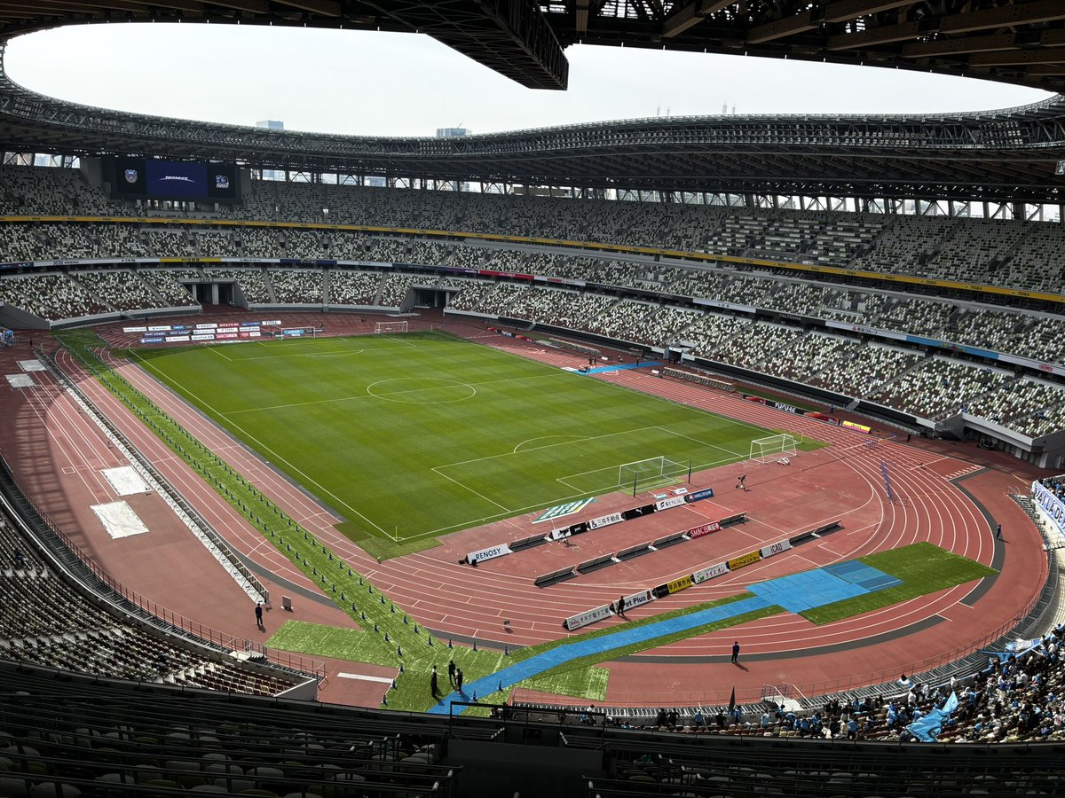 昨日はここに推しチームの試合を見に行ったのですが…
ただただ残念な気持ちになって帰ってきました。
こんな大きな会場で、こんな試合していいのかな？と。
他の、熱く戦うチームを羨ましく思いました。

さて、今日から長丁場の現場が本格始動します。夏まで続く作品、気合いを入れて臨みます🎹