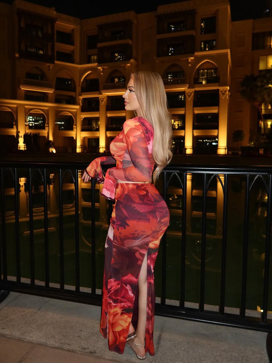 𝐼𝑠𝑎𝑏𝑒𝑙𝑙𝑎 𝐾𝘩𝑎𝑛 ❥ | Parody tweet media