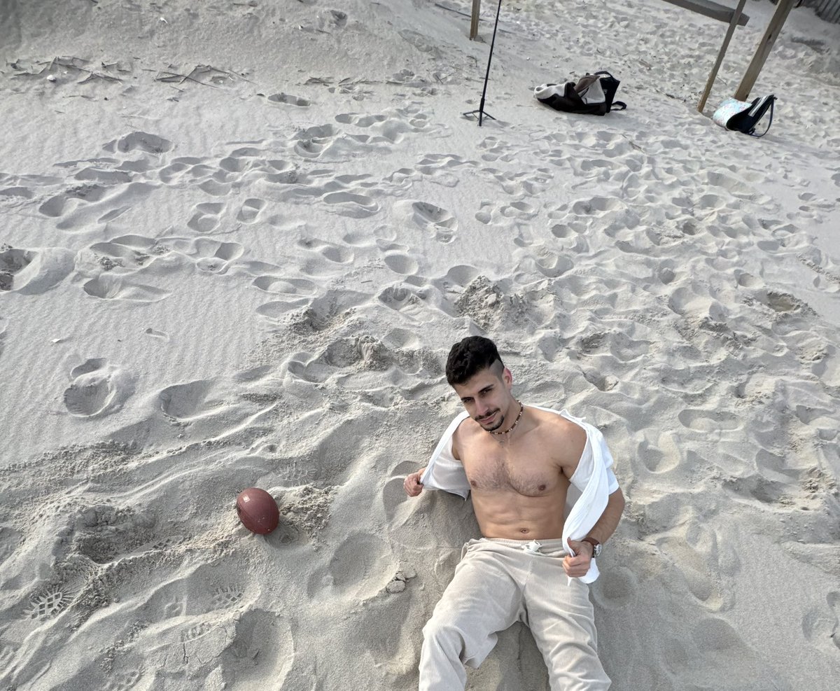HalitFit's tweet photo. In cold beach with hot mind https://t.co/OBuzU5P3o8
