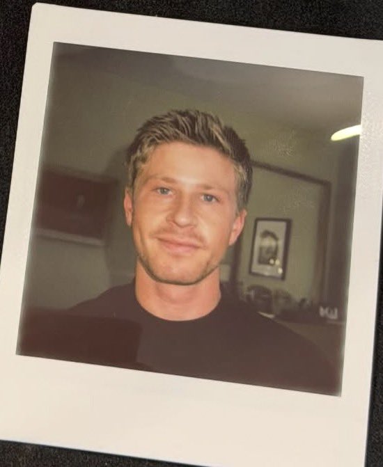 ayla is seeing niall 🪩 tweet media