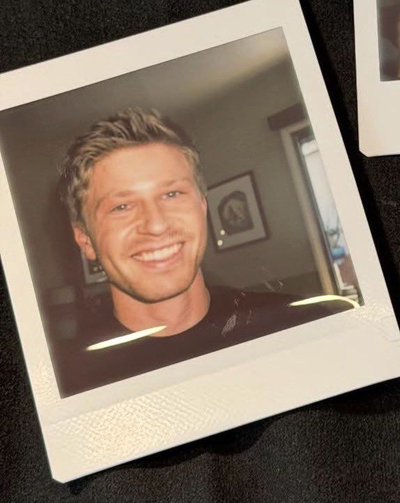 ayla is seeing niall 🪩 tweet media