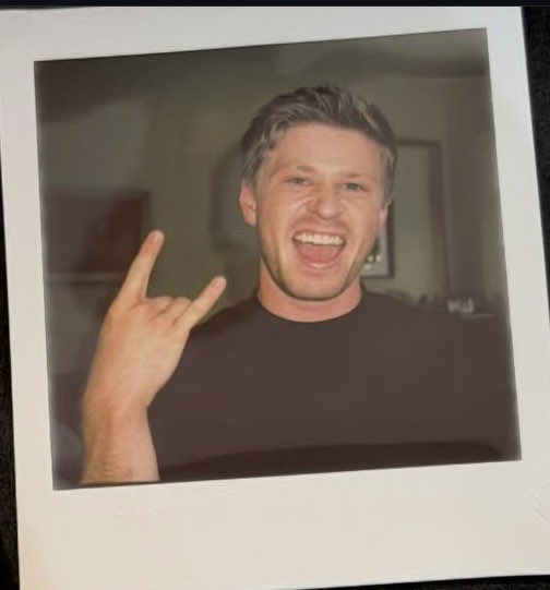 ayla is seeing niall 🪩 tweet media