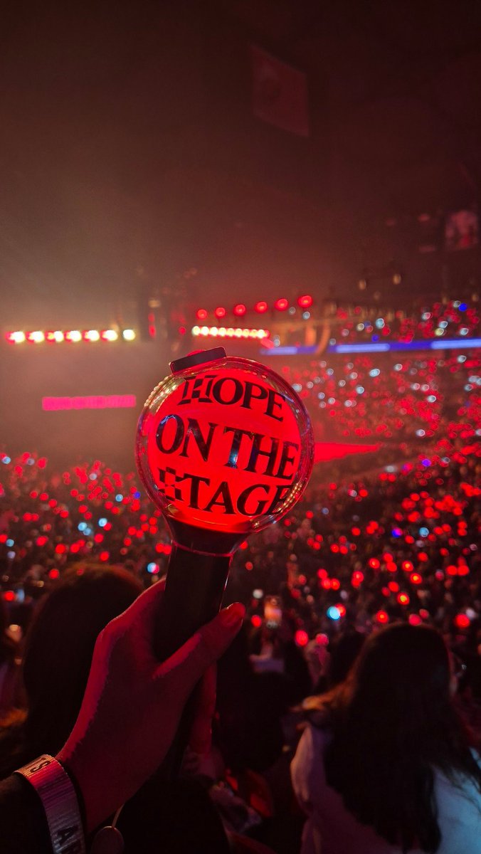 pau aus | BUSCA BOLETOS 😭 tweet media