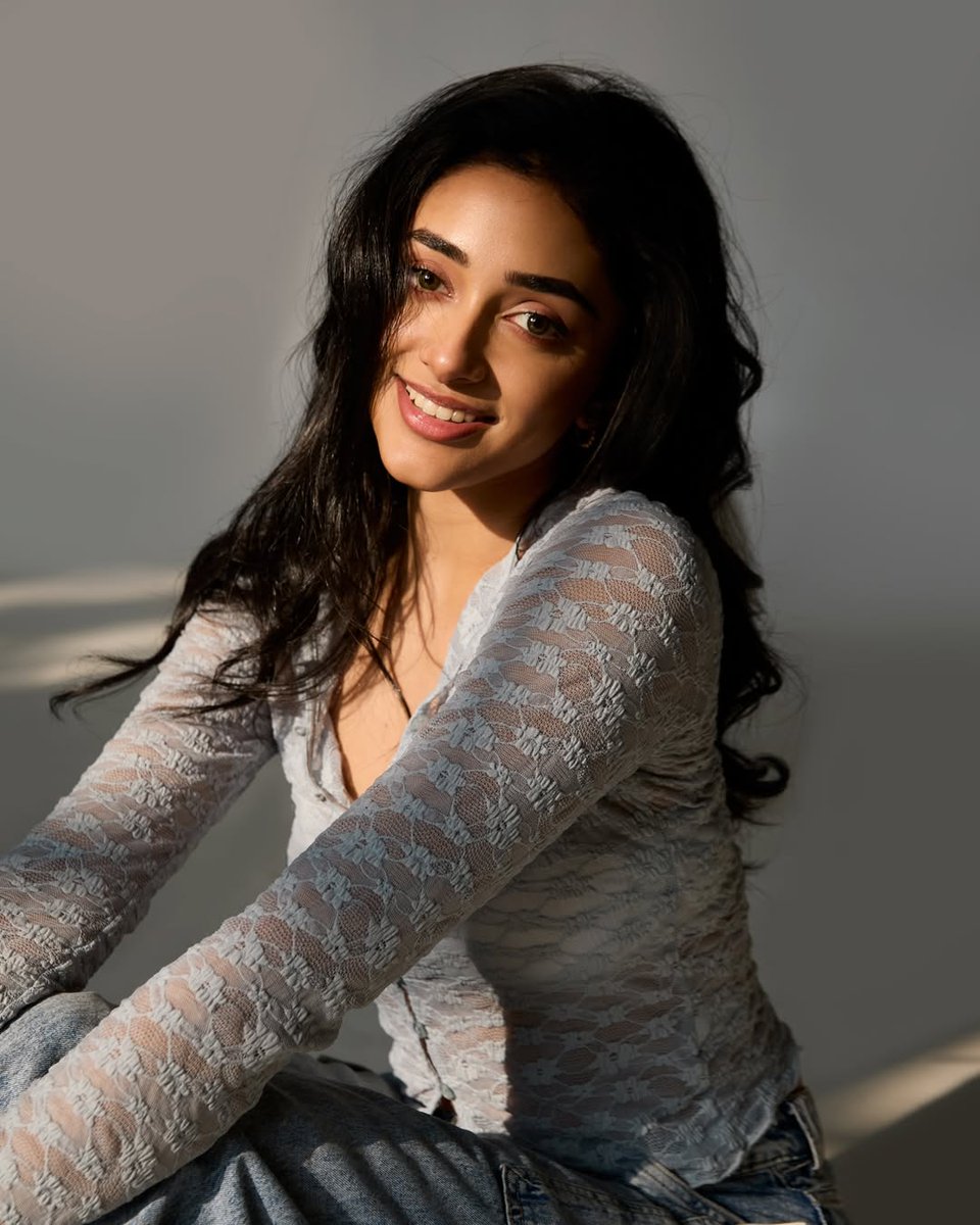 Good Morning 🌞 
Let's make today another wonderful chapter in our lives.