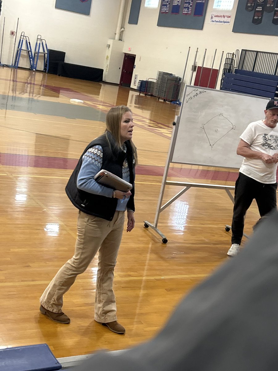 Lilly James tweet media