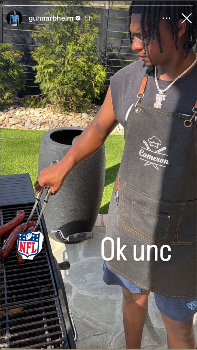 titsss up toppp tweet media