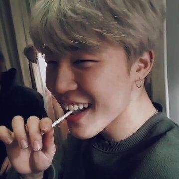 behwtuzk's tweet photo. #jikookau | mini au: 

Onde Jungkook entra em uma faculdade nova e descobre que tem um loirinho obcecado por ele e acaba se envolvendo. 

Ou

Onde Jimin conhece o novato da faculdade e quer a todo custo ser fodido por ele de todas as maneiras possíveis. https://t.co/THqPs3utty