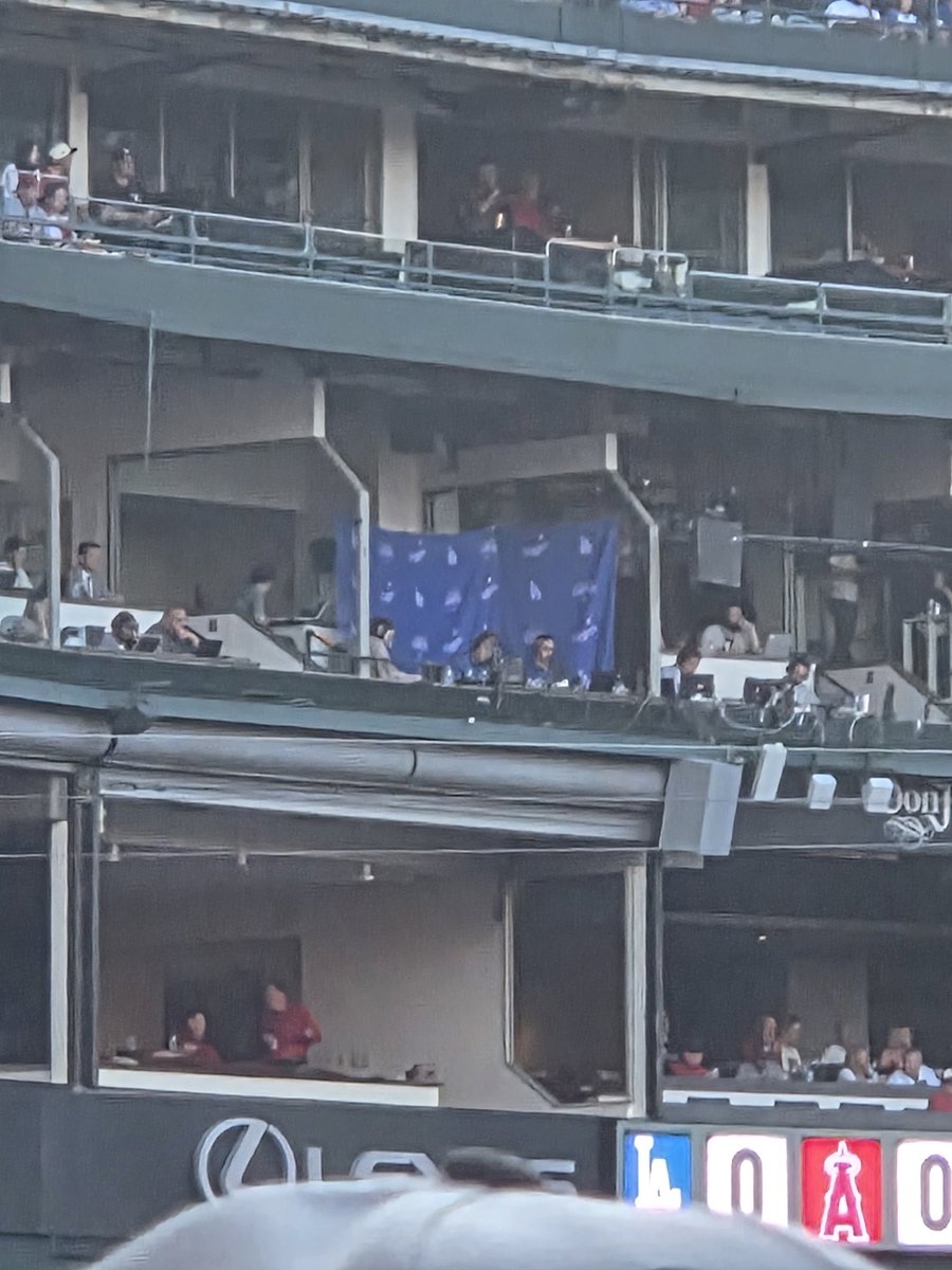 Mrs. Dingers tweet media