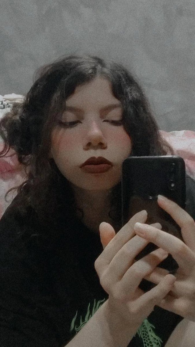 sthella . ۫ ⛤ . tweet media