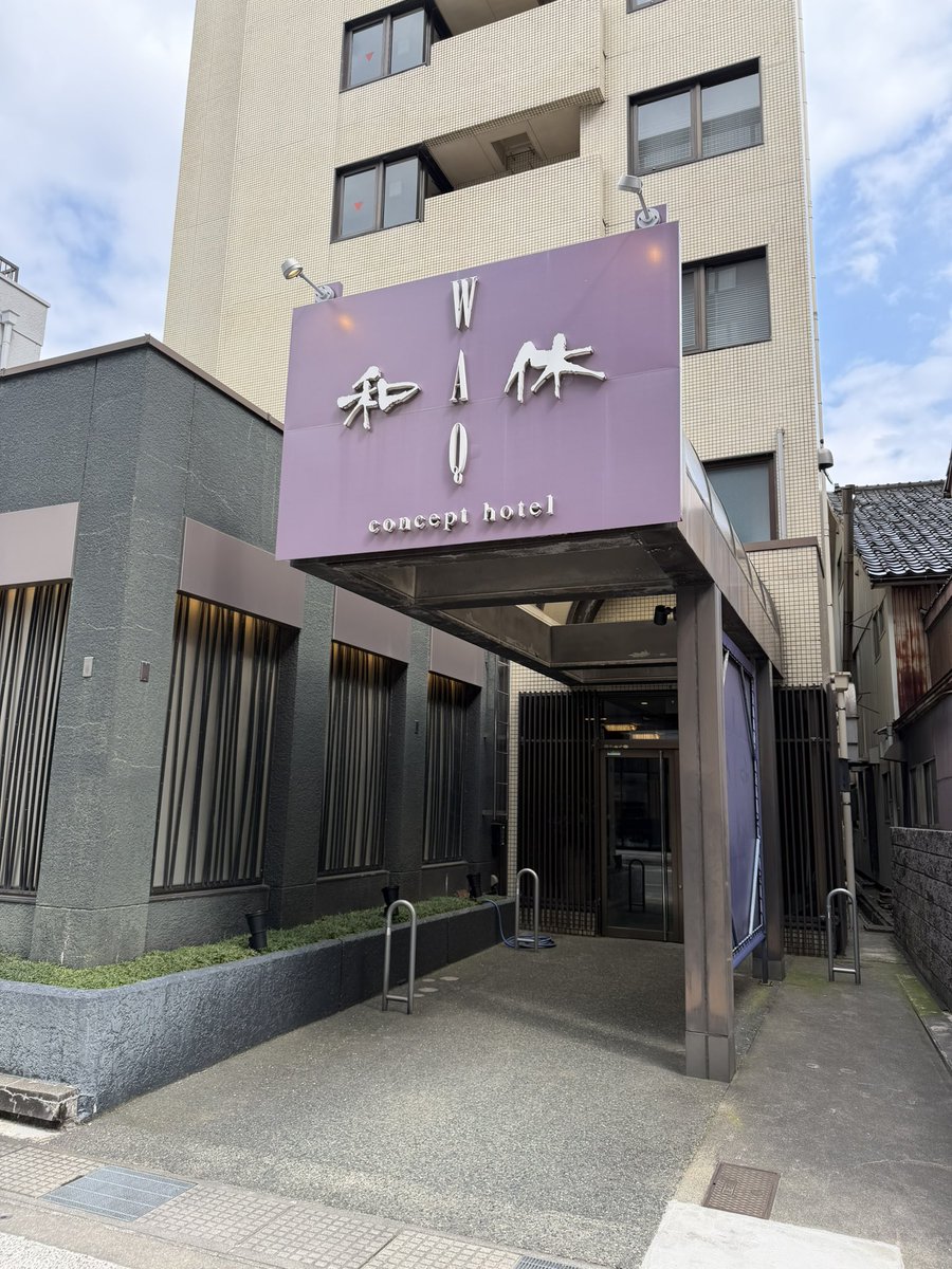 Pashaslr's tweet photo. ホテル移動。今日から３泊この安宿に泊まるぞ(`･⊝･´) https://t.co/cGlphVCBce