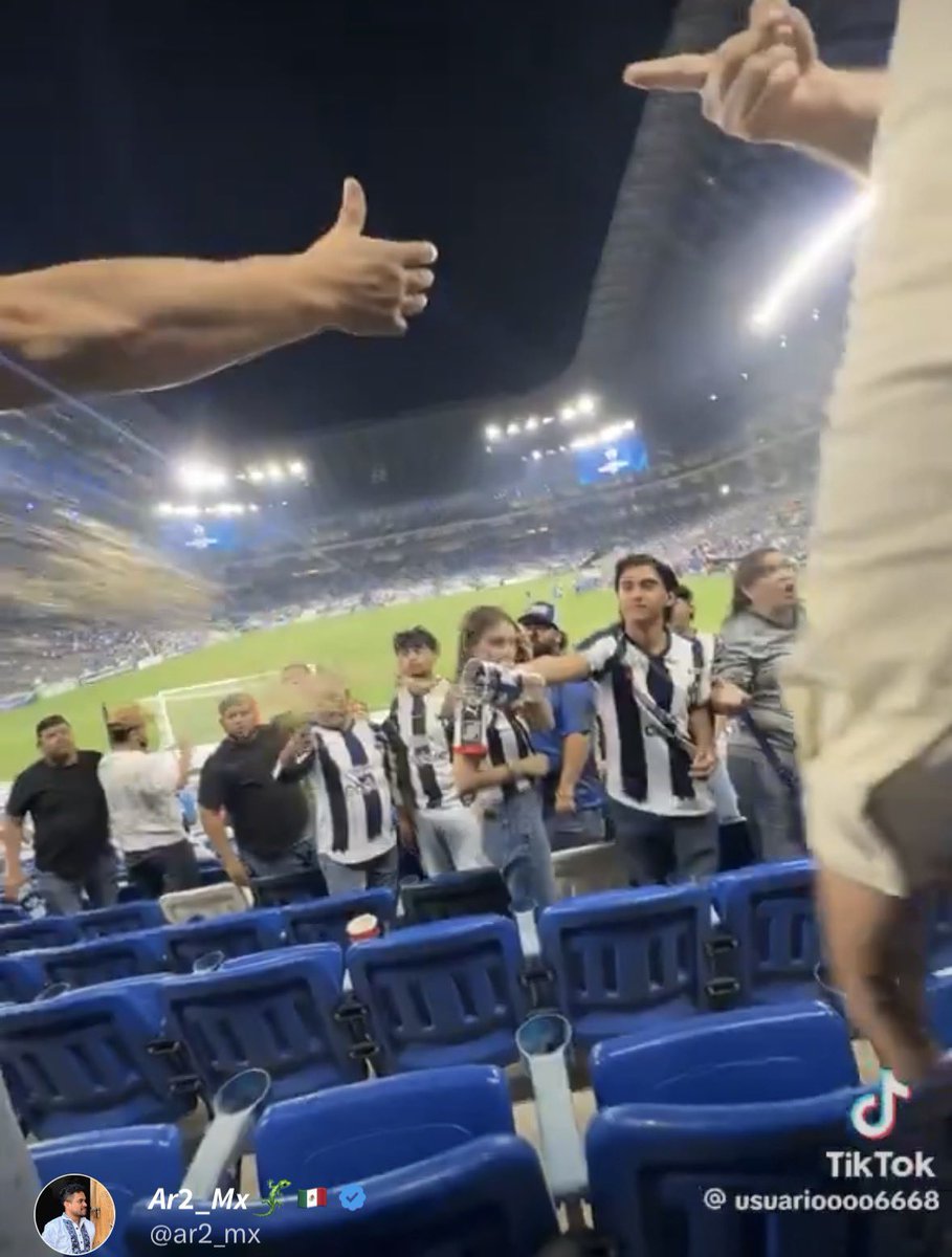 ar2_mx's tweet image. :#Ar2Reflexión🦎🤔:
Lo ocurrido ayer en el estadio BBVA de los @Rayados hizo enojar a los regios, no toleran que les digan NACOS o CORRIENTES. ¿Han llegado a ver los programas de @multimediostv? Son el fiel retrato de los regios como sociedad.