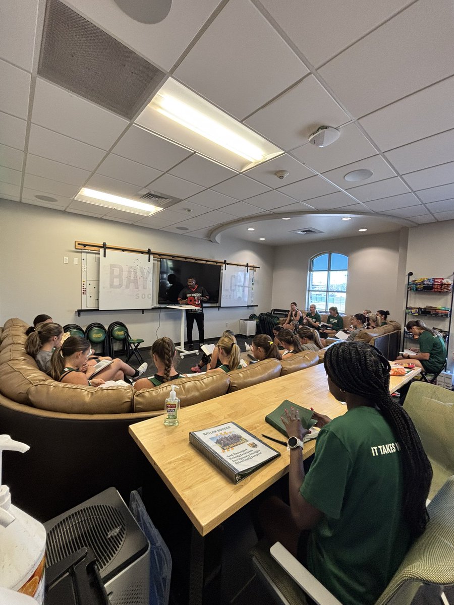 C.J. Luckey tweet media